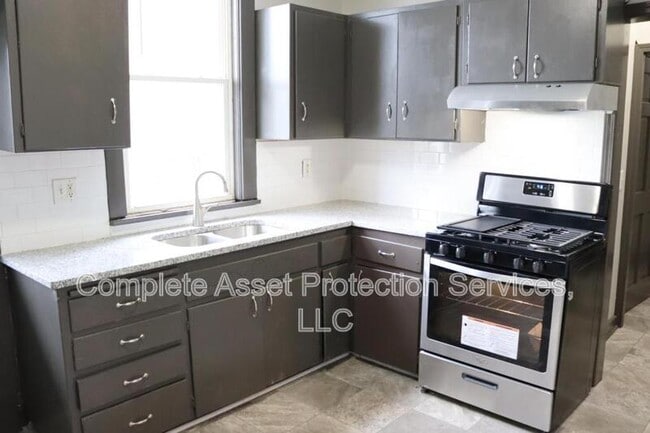 Building Photo - 307 1/2 Jefferson Ave