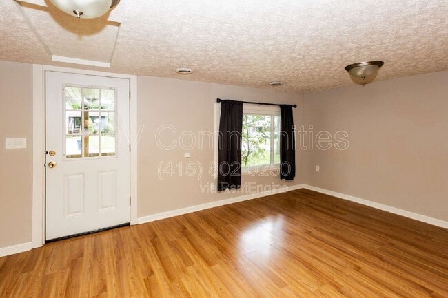 Photo - 3332 Hiwood Ave