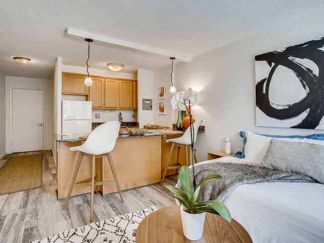 Photo - 909 N Logan St Unit 4D