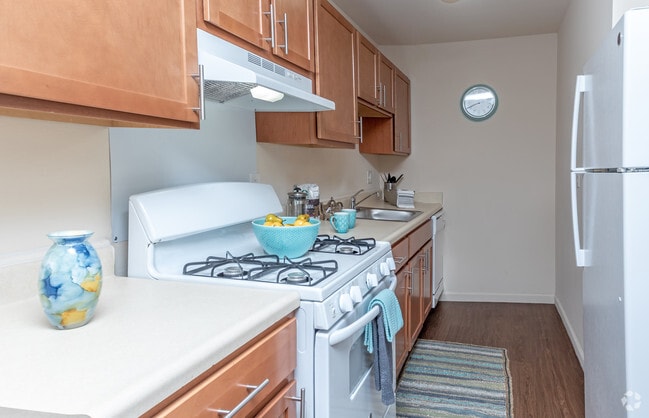 1BR, 1BA - 625 SF