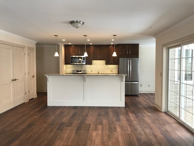 Building Photo - Oak Brook Commons