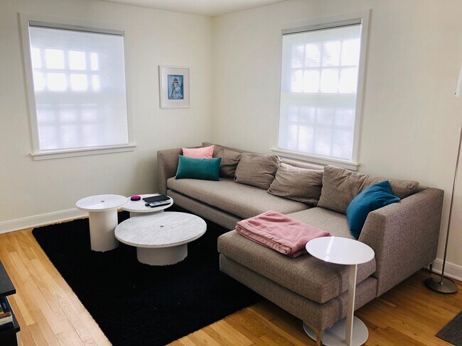 Photo - 1822 Vahlen St