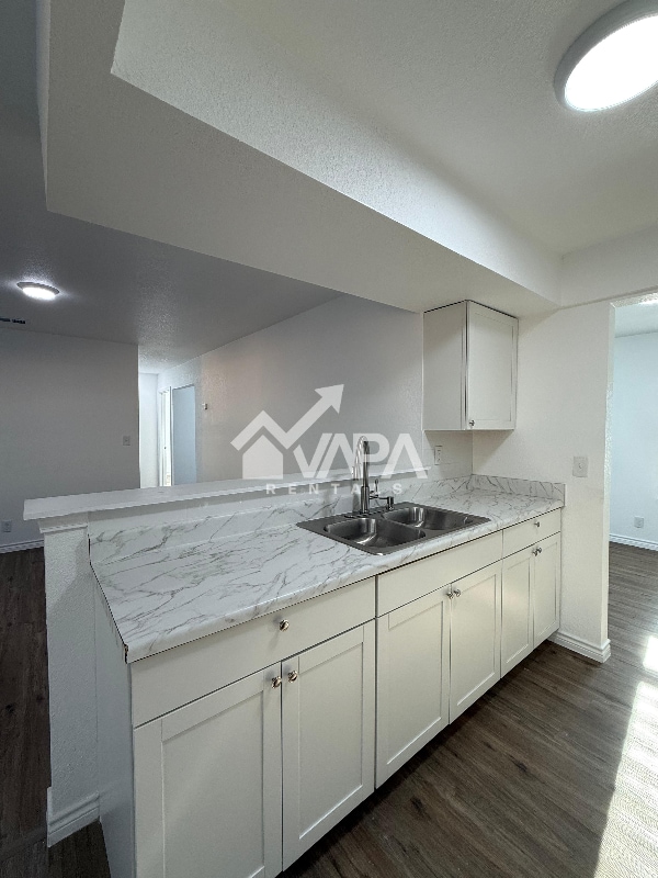 Photo - 8350 Hastings