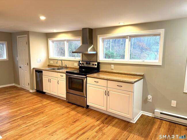 Building Photo - 11 Upper Malletts Ln Unit A