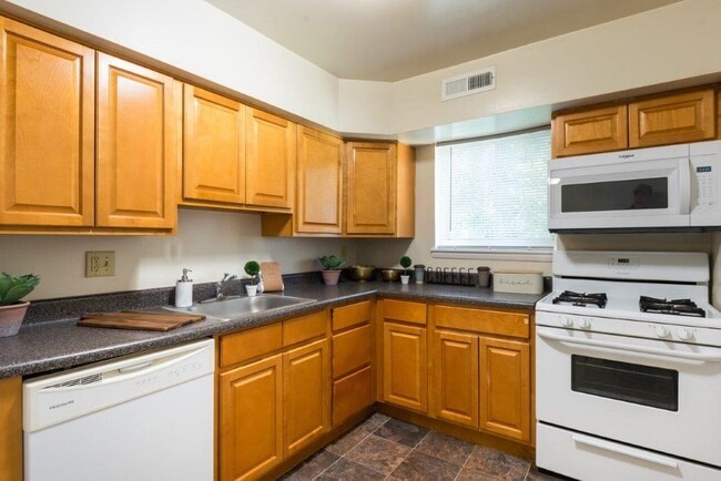 Photo - Glen Mar Apartment Homes