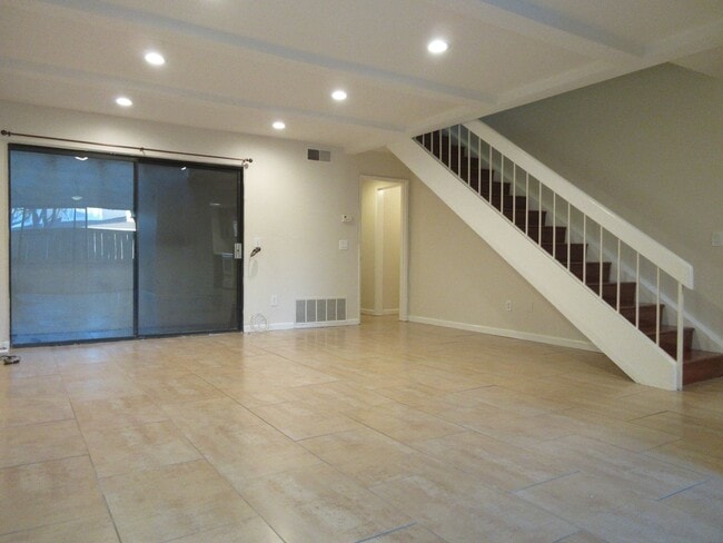 Photo - 615 Brookview Way