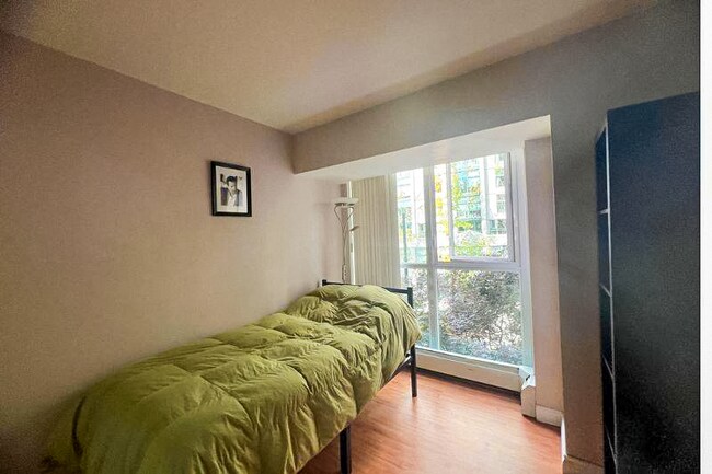 Photo - 1388 Homer St