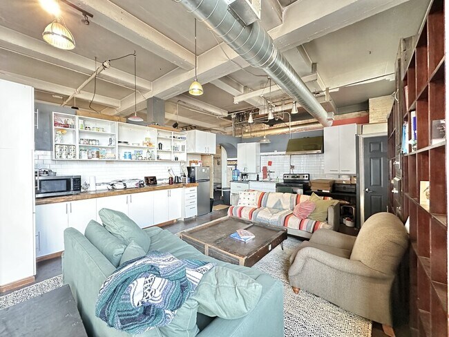 Photo - 3144 W Carroll Ave Unit H3