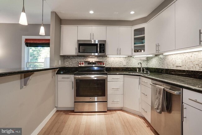 Photo - 144 N Bedford St