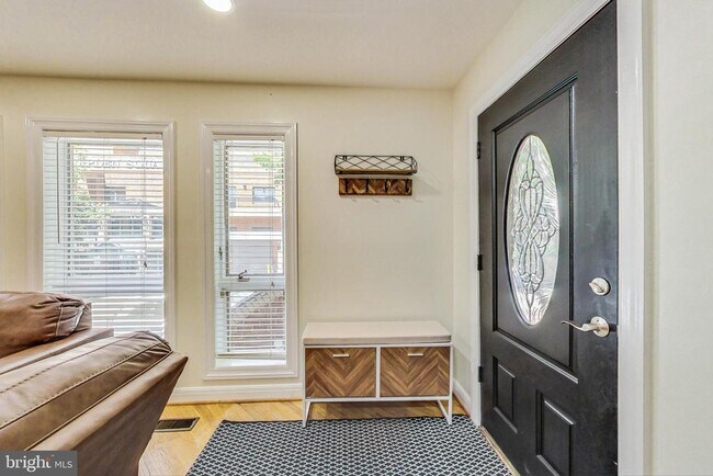 Photo - 4814 Hampden Ln