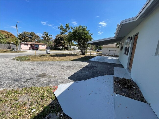 Photo - 240 NE 23rd St