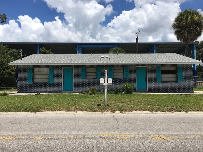 Frente - 8603 N 12th St Unidad B