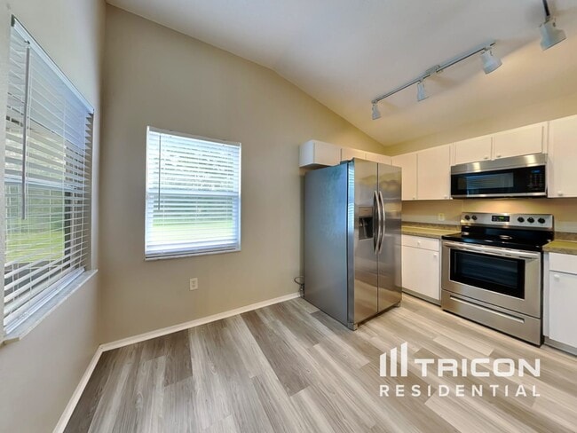 Photo - 2118 Deerfield Dr