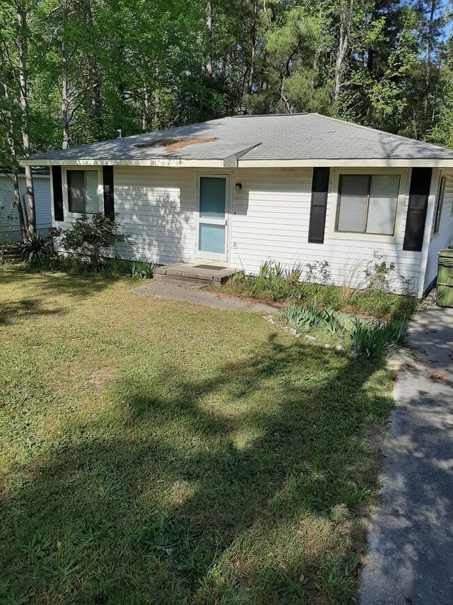 2 Bedroom, 1 Bath House - 2 Bedroom, 1 Bath House