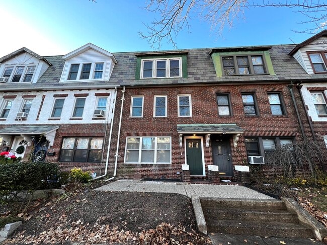 Building Photo - 101-13 Ascan Ave