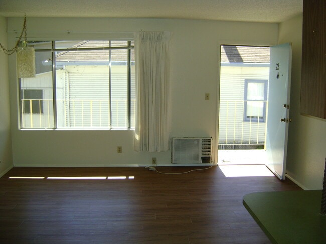 Building Photo - 1525 22nd St Unit 8 Rental