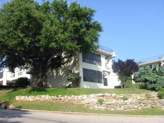 Building Photo - 5916 Lago Vista Way Unit B18