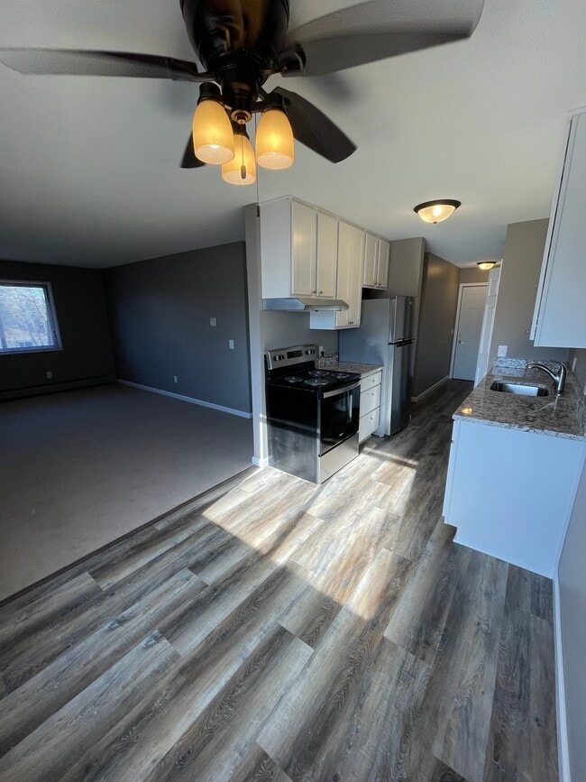 1x1 Kitchen - Centennial & Heritage Apartments