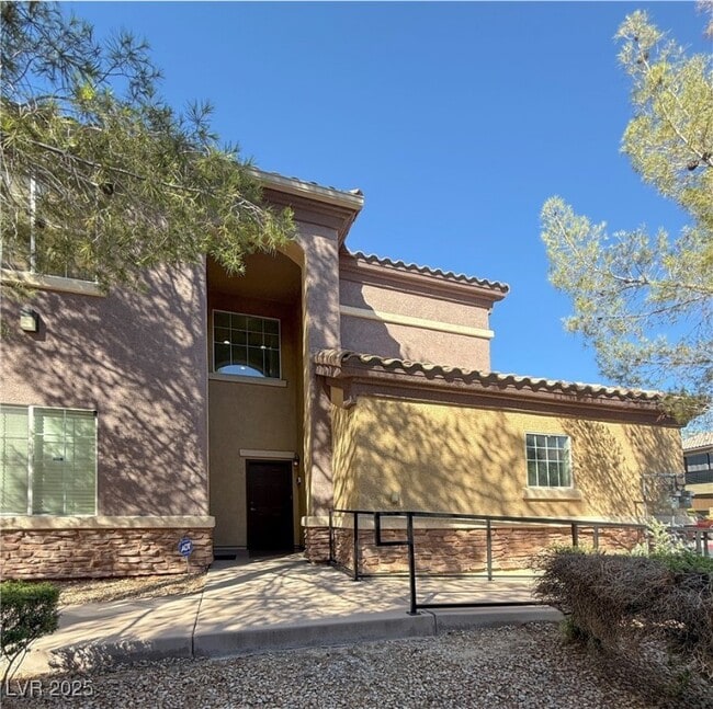 Building Photo - 6868 Sky Pointe Dr Unit 2016 Rental