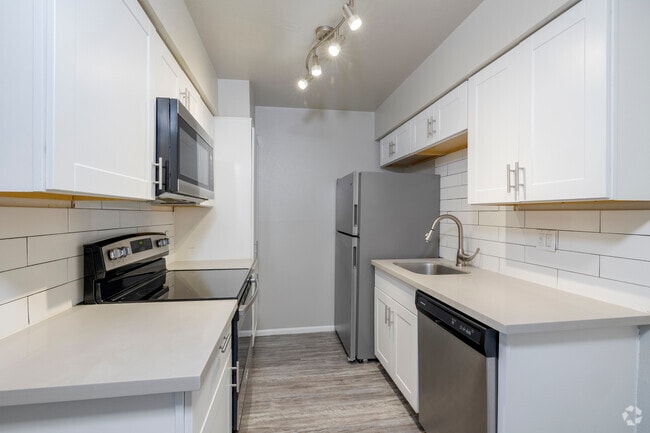 1BR, 1BA - 546SF - Kitchen - Prados Apartments at Arcadia