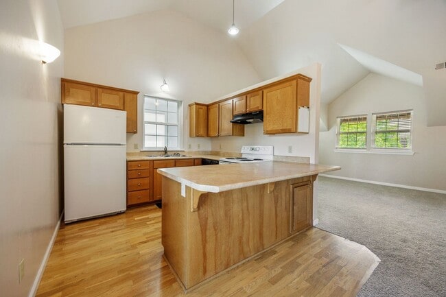 Photo - Peaceful 2-bedroom 1-bath Cottage with Dec...