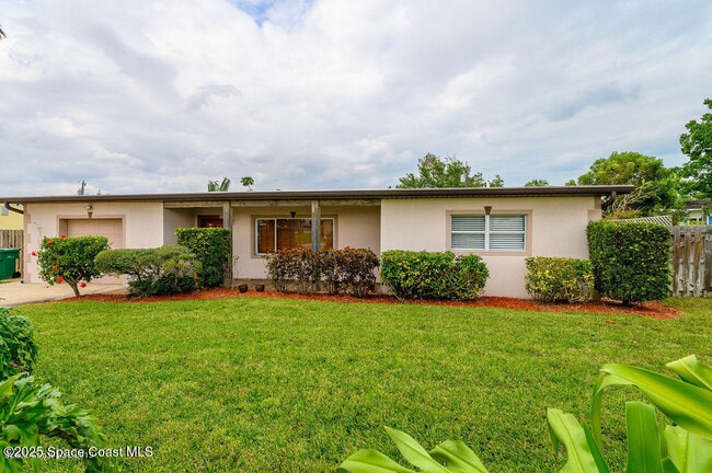 Building Photo - 320 Pine Tree Dr