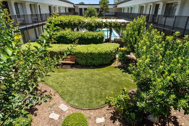 Gateway Tarzana Apartments