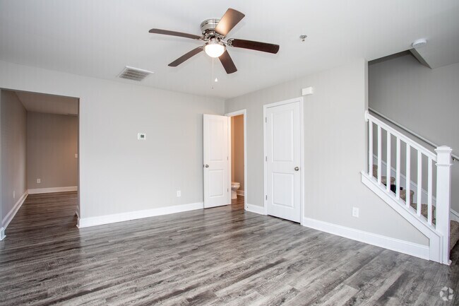 2BR, 1.5BA - 1,050SF Renovated - Living Area