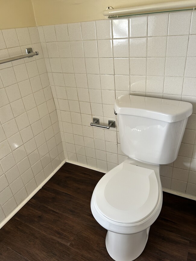 Building Photo - 840 Centre Ave Unit 840 Centre ave