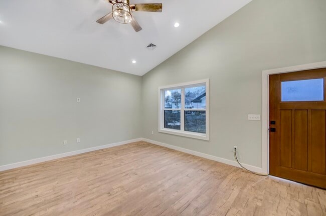 Photo - 627 Prescott Ave