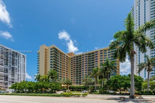 Building Photo - 2501 S Ocean Dr Unit 637