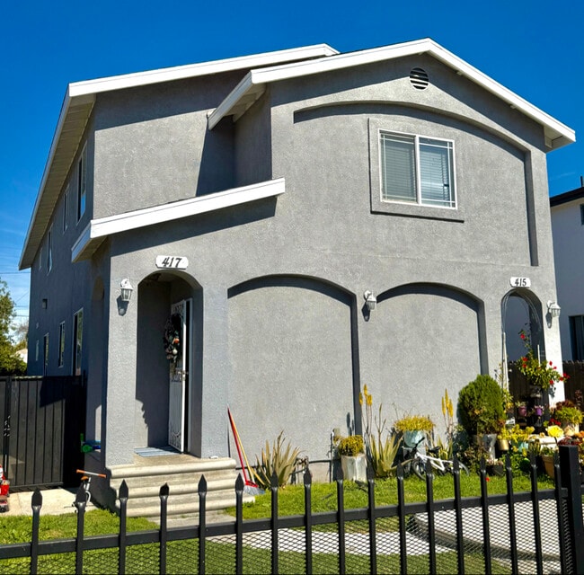 Photo - 417 E 105th St