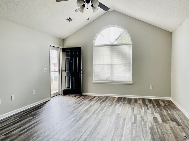Photo - 321 Deerfield Cir