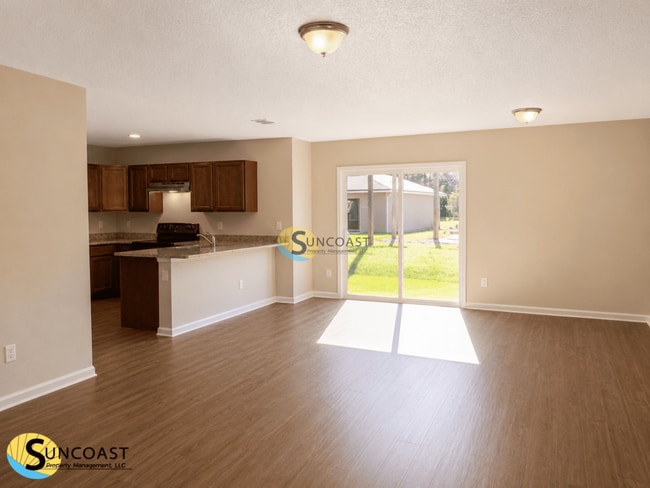 Photo - 8054 Hastings St