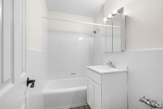 Bathroom - 1BR, 1BA - 770 SF