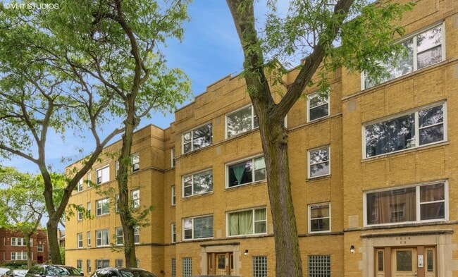 Building Photo - 3818 W Ainslie St