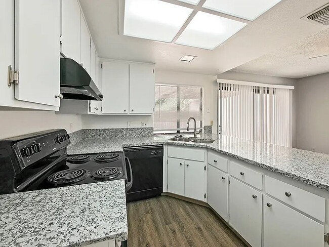 Photo - 1419 Helmsman Way