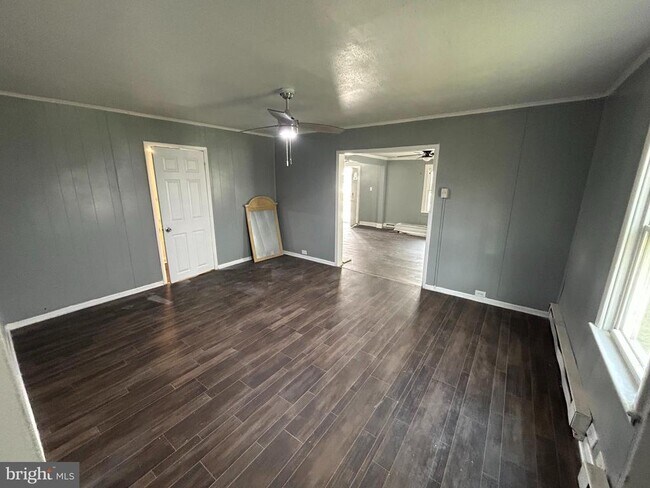 Photo - 234 W 7th St