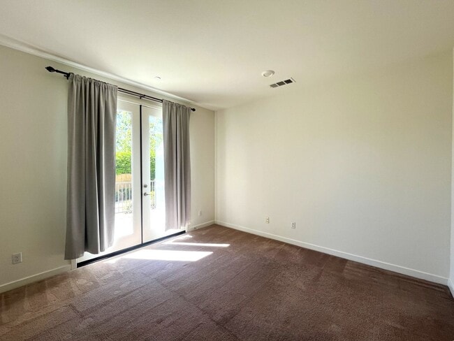 Photo - 2 bed, 2.5 bath located in Corona, CA!