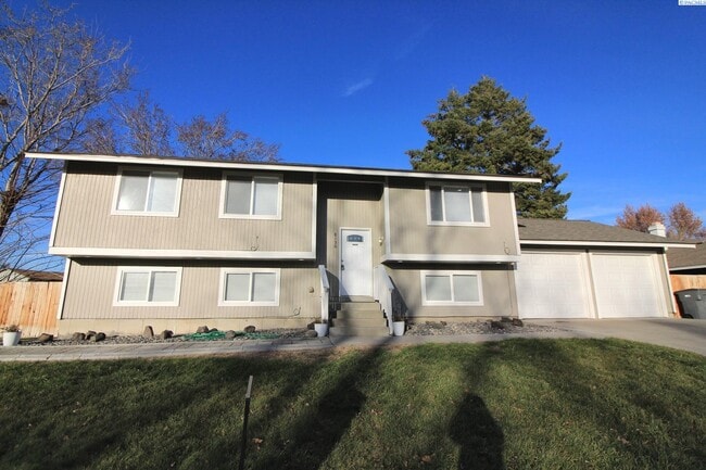 Updated West Kennewick 5 Bed/3 Bath House - Updated West Kennewick 5 Bed/3 Bath House