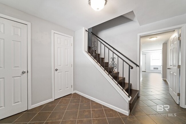 Photo - 710 S Mobile St
