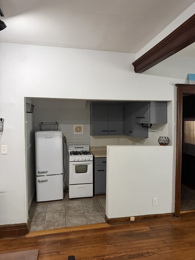 Furnished 1-Bedroom Apartment in the Elmwood Village