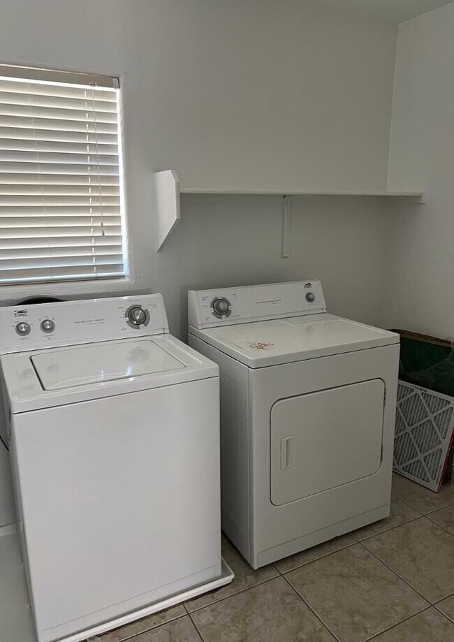 Photo - 3637 E Parkview Dr