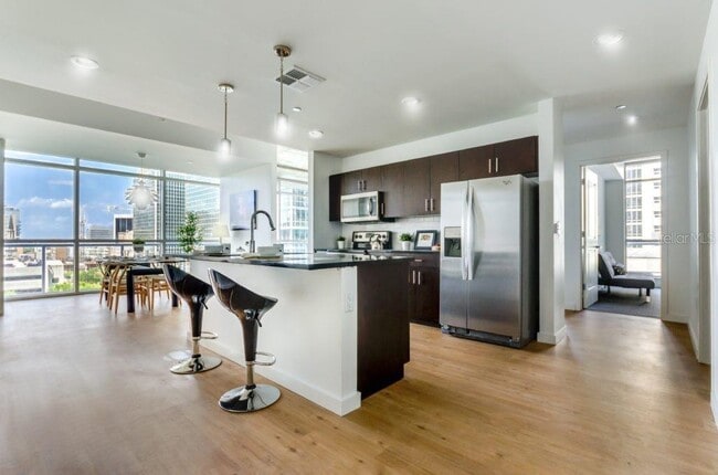 Photo - 100 Lake Ave