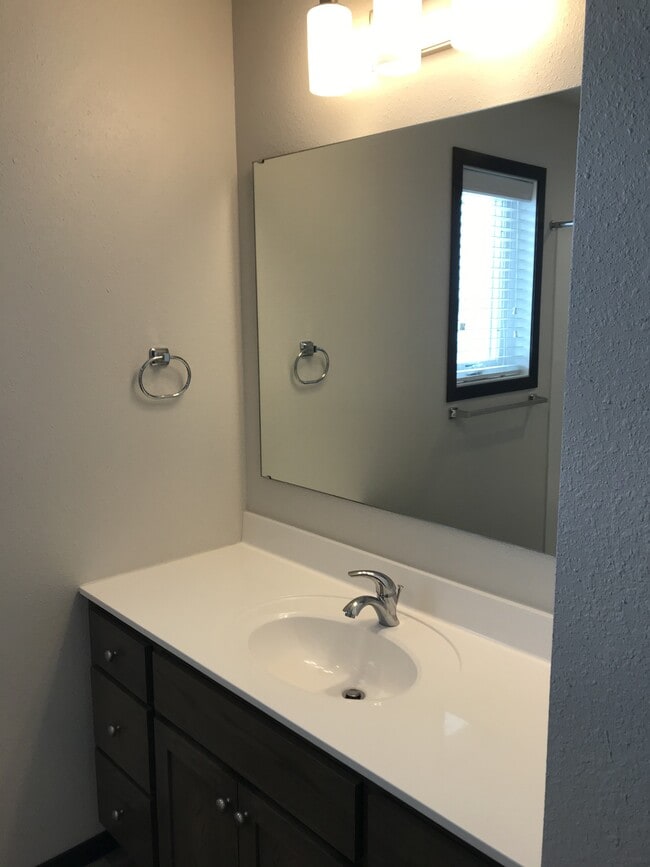 Photo - 717 14th St SE