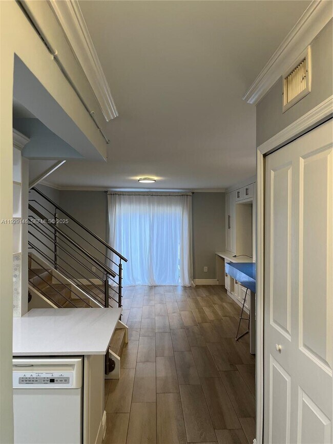 Building Photo - 8650 SW 67th Ave Unit 1028