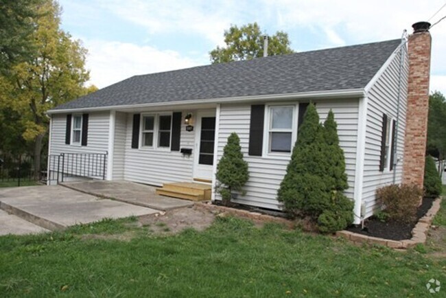 Building Photo - Beautiful Home with 5 car garage!