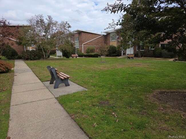 Photo - 267 N Newbridge Rd