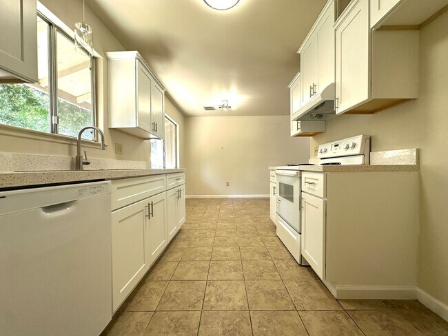 525 Downing Ln