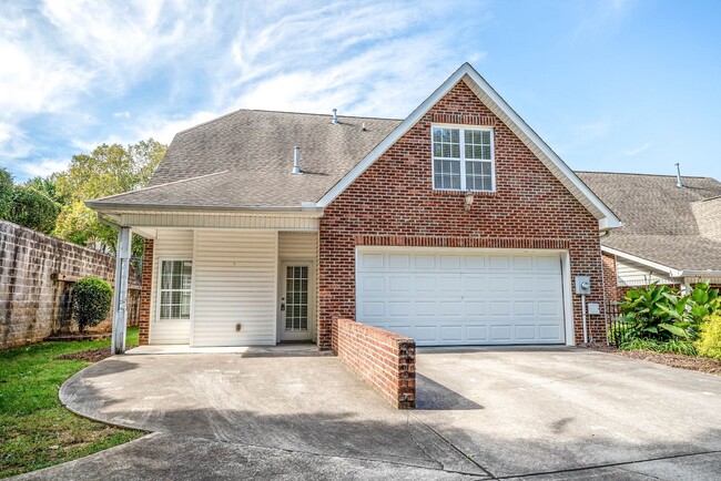 Building Photo - West Hills House 3BR/ 2.5BA, 2 Car garage, primary bedroom on main level